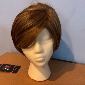 NIP Bobbi Boss Short Style Wig Style # M234 Color # 1010 Synthetic